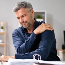 DORES NO OMBRO E REGIÃO CERVICAL