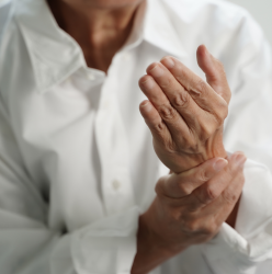 COMBATER A ARTRITE REUMATÓIDE